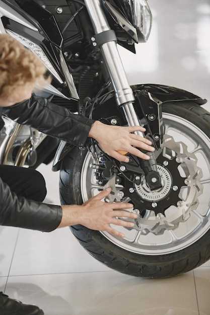 How to clean and lubricate your motorcycle chain